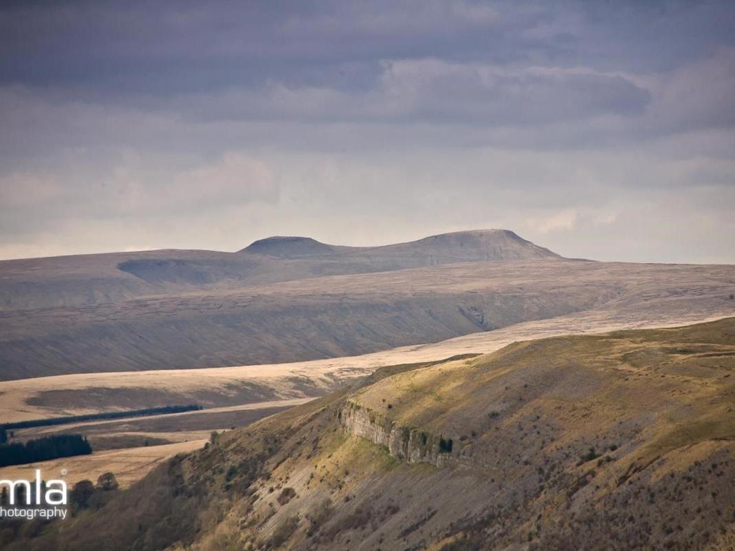 Villa Hiraeth At The Brecon Beacons Merthyr Tydfil Exterior foto